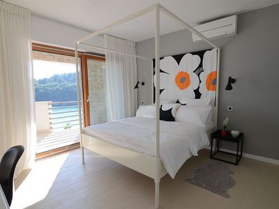 Extraordinary Seafront Villa With Pool And Garden On Island Solta