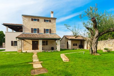 Central Istria Traditional Villa with Swimming Pool and Beautiful Large Garden