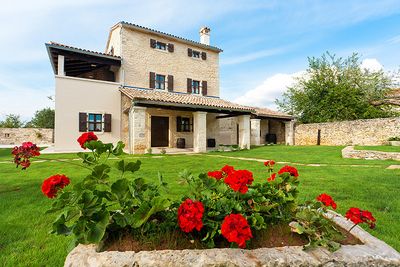 Central Istria Traditional Villa with Swimming Pool and Beautiful Large Garden