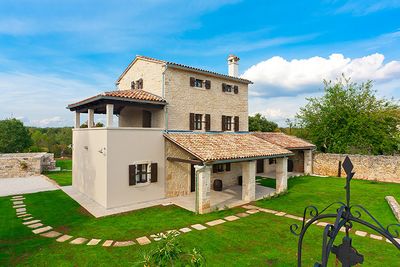 Central Istria Traditional Villa with Swimming Pool and Beautiful Large Garden