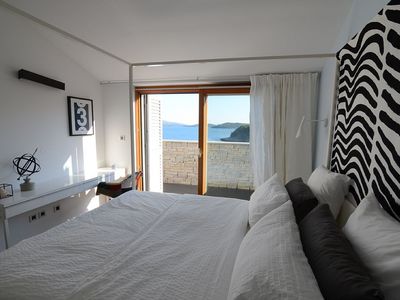 Extraordinary Seafront Villa With Pool And Garden On Island Solta