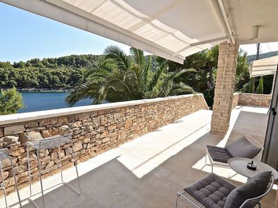 Extraordinary Seafront Villa With Pool And Garden On Island Solta