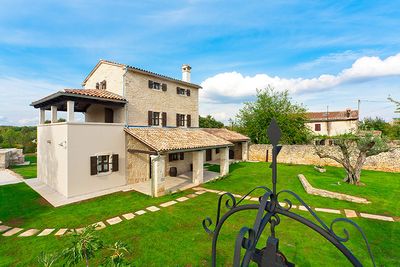Central Istria Traditional Villa with Swimming Pool and Beautiful Large Garden