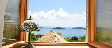 2 Bedroom Holiday House with Sea View Terrace and Jacuzzi 