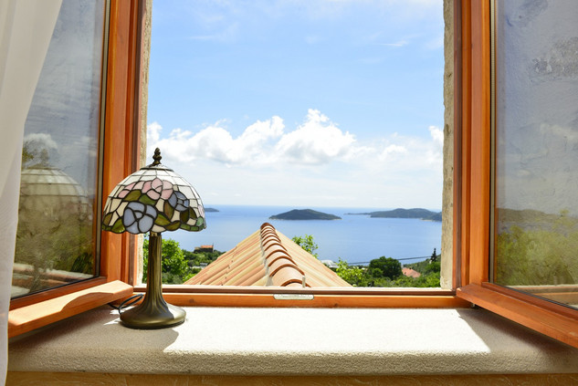 2 Bedroom Holiday House with Sea View Terrace and Jacuzzi 