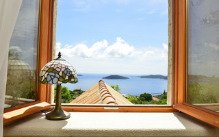 2 Bedroom Holiday House with Sea View Terrace and Jacuzzi 