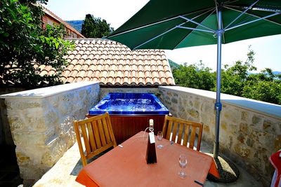 2 Bedroom Holiday House with Sea View Terrace and Jacuzzi 