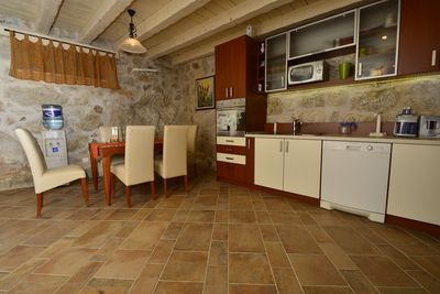 2 Bedroom Holiday House with Sea View Terrace and Jacuzzi 