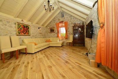 2 Bedroom Holiday House with Sea View Terrace and Jacuzzi 