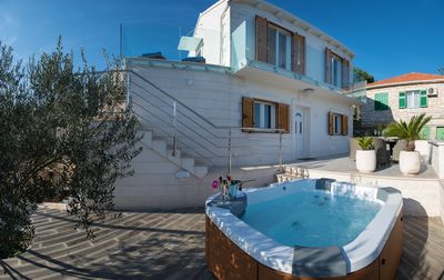 Modern Sea View Island Villa with Outdoor Jacuzzi