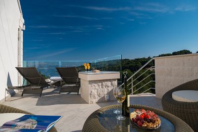Modern Sea View Island Villa with Outdoor Jacuzzi