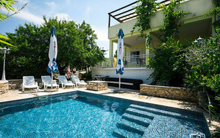 Sutivan Holiday Home with Pool Island Brac