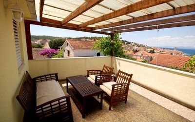 Sutivan Holiday Home With Pool, Island Brac