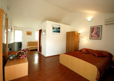 Sutivan Holiday Home With Pool, Island Brac