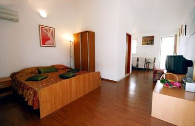 Sutivan Holiday Home With Pool, Island Brac