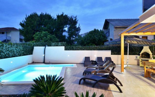 Luxury Modern Villa with Pool and Roof Terrace, Island Ciovo