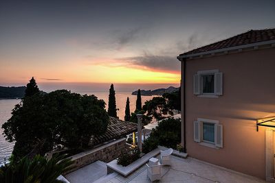 Spectacular Seafront Exclusive Villa Dubrovnik