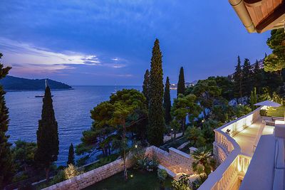 Spectacular Seafront Exclusive Villa Dubrovnik