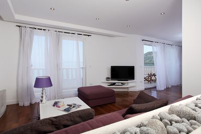 Luxury Beachfront Villa with Pool near Makarska