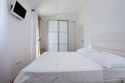 Luxury Beachfront Villa with Pool near Makarska