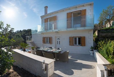 Modern Sea View Island Villa with Outdoor Jacuzzi
