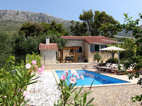 Romantic Holiday House with Pool in Kastel Sucurac near Split