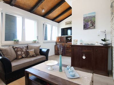 Romantic Holiday House with Pool in Kastel Sucurac near Split