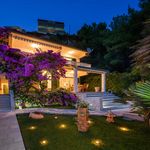 Luxury Beachfront Villa with Jacuzzi near Omis
