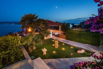 Luxury Beachfront Villa with Jacuzzi near Omis