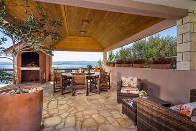 Luxury Beachfront Villa with Jacuzzi near Omis