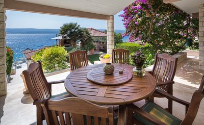 Luxury Beachfront Villa with Jacuzzi near Omis
