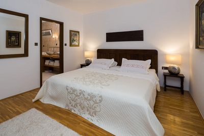 Luxury Beachfront Villa with Jacuzzi near Omis