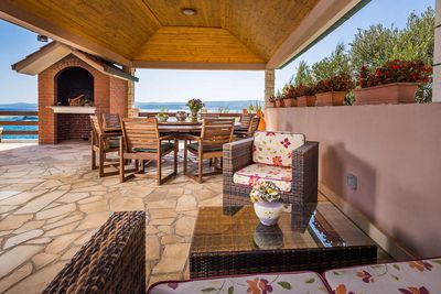 Luxury Beachfront Villa with Jacuzzi near Omis