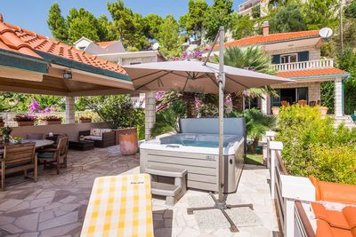 Luxury Beachfront Villa with Jacuzzi near Omis