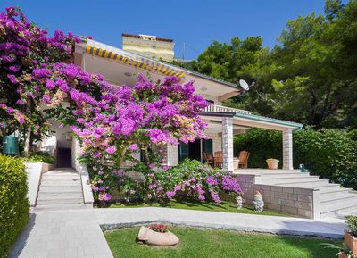 Luxury Beachfront Villa with Jacuzzi near Omis