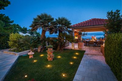 Luxury Beachfront Villa with Jacuzzi near Omis