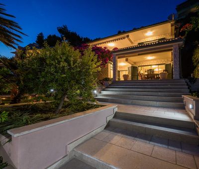 Luxury Beachfront Villa with Jacuzzi near Omis