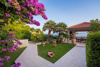 Luxury Beachfront Villa with Jacuzzi near Omis