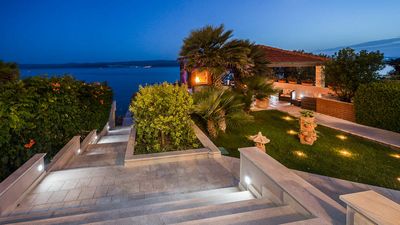 Luxury Beachfront Villa with Jacuzzi near Omis