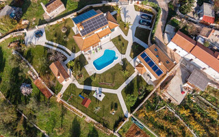 Spacious  Istrian Estate With Heated Pool, Garden, Walking Paths And Tree House