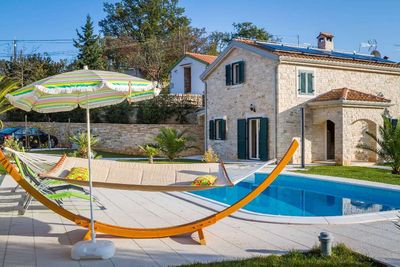 Spacious  Istrian Estate With Heated Pool, Garden, Walking Paths And Tree House