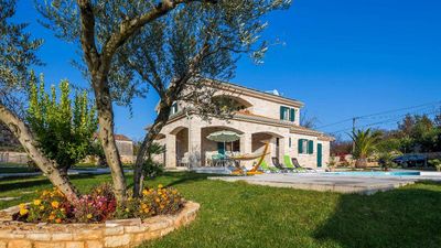 Spacious  Istrian Estate With Heated Pool, Garden, Walking Paths And Tree House