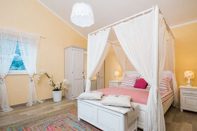 Spacious  Istrian Estate With Heated Pool, Garden, Walking Paths And Tree House
