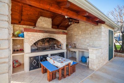 Spacious  Istrian Estate With Heated Pool, Garden, Walking Paths And Tree House