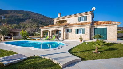 Spacious  Istrian Estate With Heated Pool, Garden, Walking Paths And Tree House