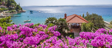 Luxury Beachfront Villa with Jacuzzi near Omis