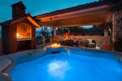 Luxury Beachfront Villa with Jacuzzi near Omis