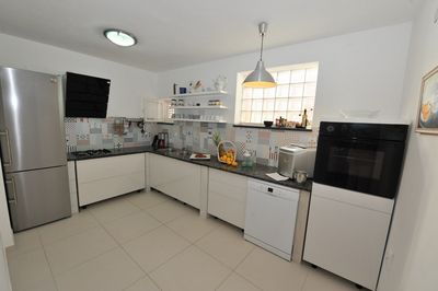 Modern Large Beach Holiday House Riviera Omis