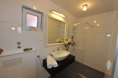 Modern Large Beach Holiday House Riviera Omis