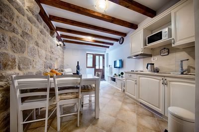 Stylish Komiza House Perfect for Family Vacations